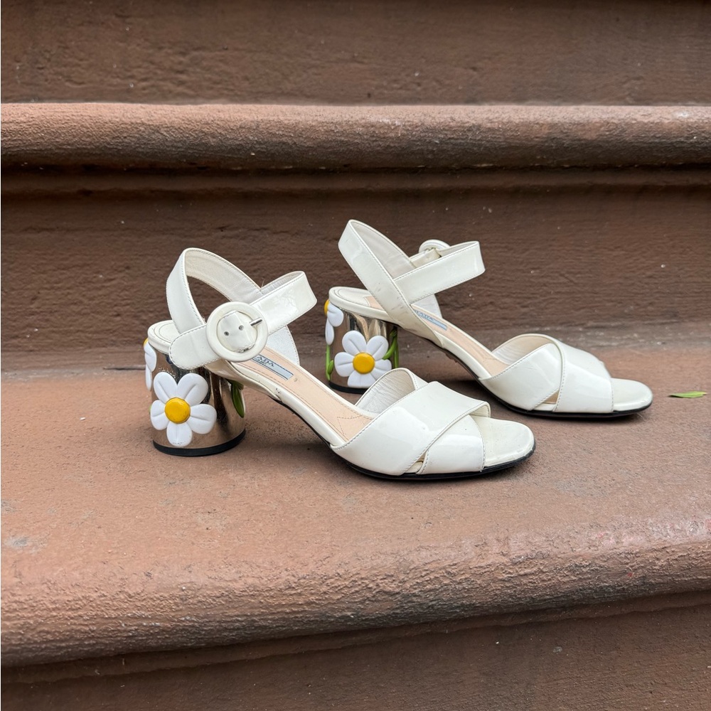 Prada White Patent Leather Sandals with Daisy Block Heels Size 37 Italian